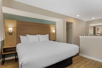 Suite, 1 King Bed, Accessible, Non Smoking (Roll-In Shower)