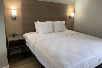Suite, 1 King Bed, Accessible, Non Smoking (Roll-In Shower)