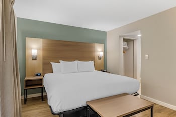 Suite, 1 King Bed, Non Smoking