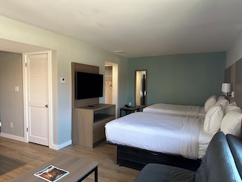 Suite, 2 Double Beds, Non Smoking