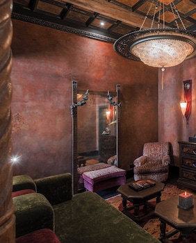 Exclusive Suite (on the side canal)