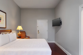 Deluxe Room, 1 King Bed