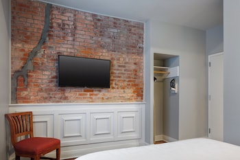 Deluxe Room, 1 Queen Bed