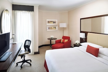 Junior Suite, 1 King Bed with Sofa bed, Smoking