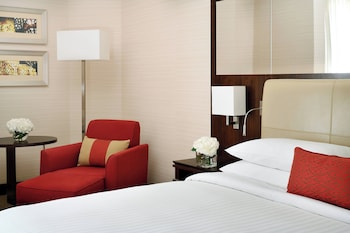 Junior Suite, 1 King Bed with Sofa bed, Smoking