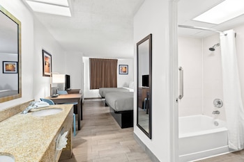 Suite, Multiple Beds, Non Smoking