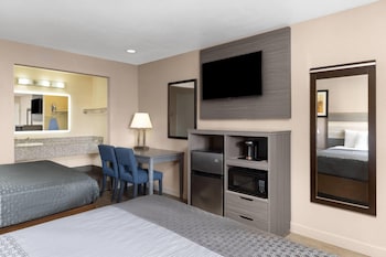 Room, 2 Queen Beds, Non Smoking