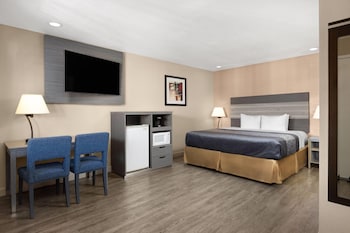 Deluxe Room, 1 King Bed, Non Smoking