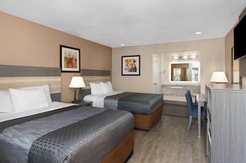 Room, 2 Queen Beds, Non Smoking, Poolside