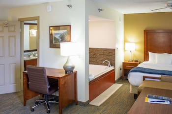 Suite, 1 King Bed with Sofa bed, Non Smoking