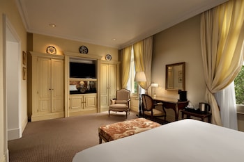 Premium Room, 1 King Bed, River View