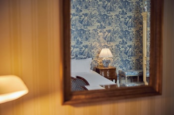 Junior Suite, 1 King Bed, City View