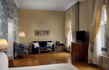 Junior Suite, 1 King Bed, City View