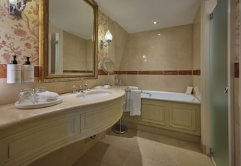 Penthouse, 1 King Bed, River View (Suite)