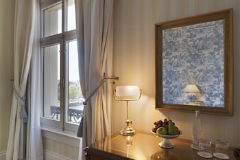 Junior Suite, 1 King Bed, River View