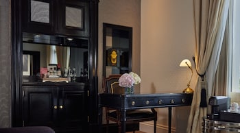 Champagne Suite, 1 King Bed, River View