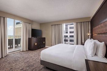 One-Bedroom Penthouse Suite, 1 King Bed, Patio