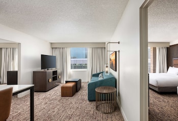 Suite, Multiple Beds, Bathtub