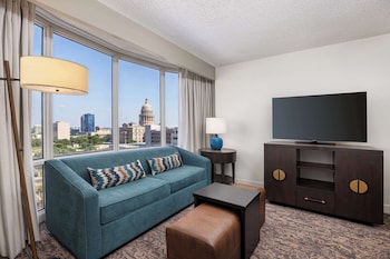 One-Bedroom Capital View Suite, 1 King Bed