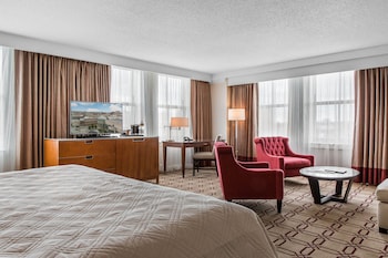 Suite, 1 King Bed, Corner