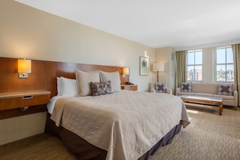 Suite, 1 King Bed, Accessible (East Tower)