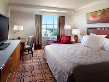 Deluxe Room, 1 King Bed (West Tower)