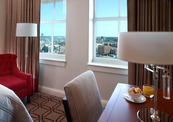 Deluxe Room, 1 King Bed (West Tower)