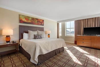 Suite, 1 King Bed, Corner