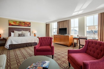 Suite, 1 King Bed, Corner