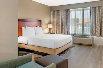 Standard Room, 1 Queen Bed, Accessible
