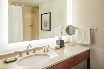 Traditional Room, 2 Double Beds (Mobility/Hearing Accessible, Tub)