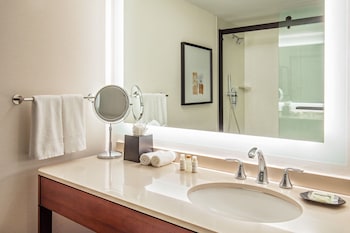 Traditional Room, 2 Double Beds (Mobility/Hearing Accessible, Tub)