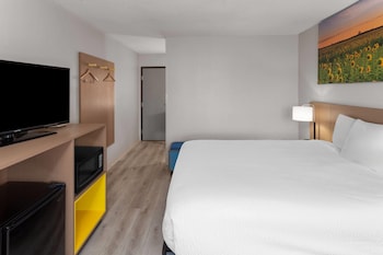 Standard Room, 1 Queen Bed