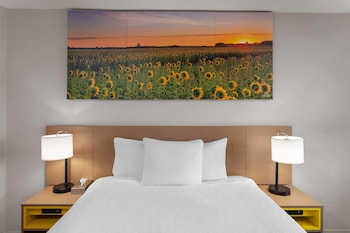 Standard Room, 1 Queen Bed