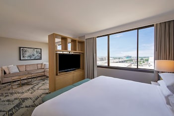 Junior Suite, 1 King Bed with Sofa bed