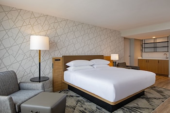 Room, 1 King Bed (Mobility Accessible, Tub)
