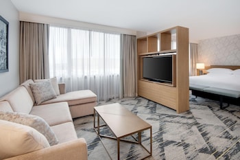 Junior Suite, 1 King Bed with Sofa bed