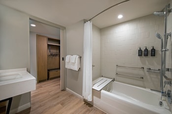Room, 1 King Bed (Mobility Accessible, Tub)