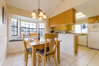 Condo, 1 Bedroom, Non Smoking, Kitchen (1 Queen Bed & Sofa bed)
