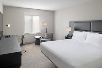 Standard Room, 1 King Bed, Mobility Accessible (Accessible Shower)
