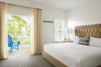 Garden One Bedroom Suite, King Bed, with Living Room