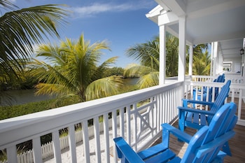 Partial Water View King Guestroom