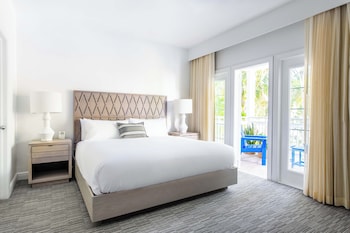 Partial Water View King Suite With Living room