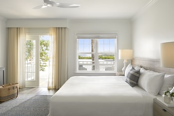 Waterfront King Suite With Living Room