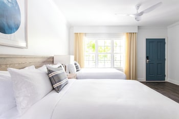 Partial Water View Double Queen Guestroom