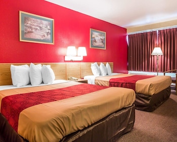 Standard Room, 2 Queen Beds, Non Smoking