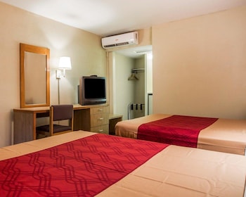 Standard Room, 2 Queen Beds, Non Smoking