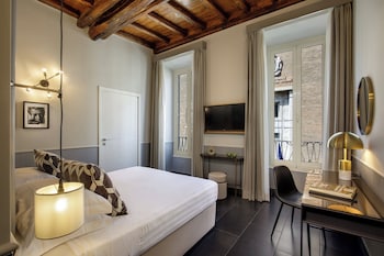 Two connecting rooms - Via Del Corso 81