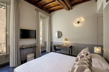 Two connecting rooms - Via Del Corso 81