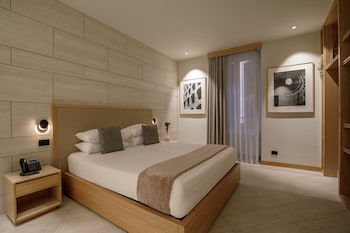 Communicating Apartments with Terrace - Via Di Ripetta 229
